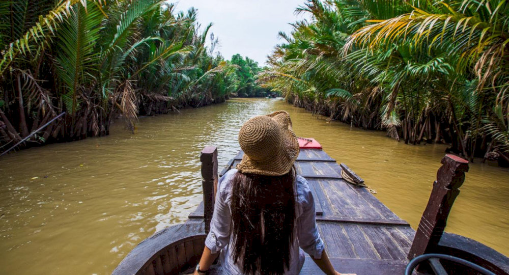 Sightseeing and traveling in Mekong Delta